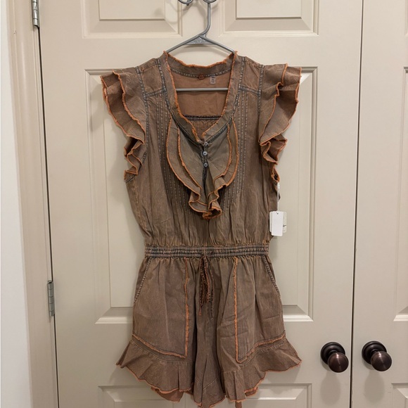 NWT!🌟Free People One Naya Chambray Romper🌟. Size Small. Color Peach. - Picture 4 of 11